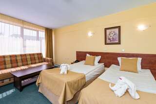 Отель Avenue Hotel Бургас Двухместный номер с 1 кроватью или 2 отдельными кроватями-5