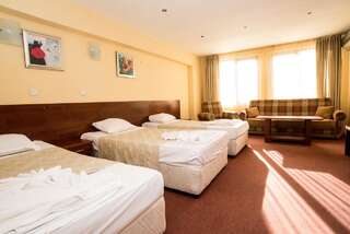 Отель Avenue Hotel Бургас Трехместный номер-13
